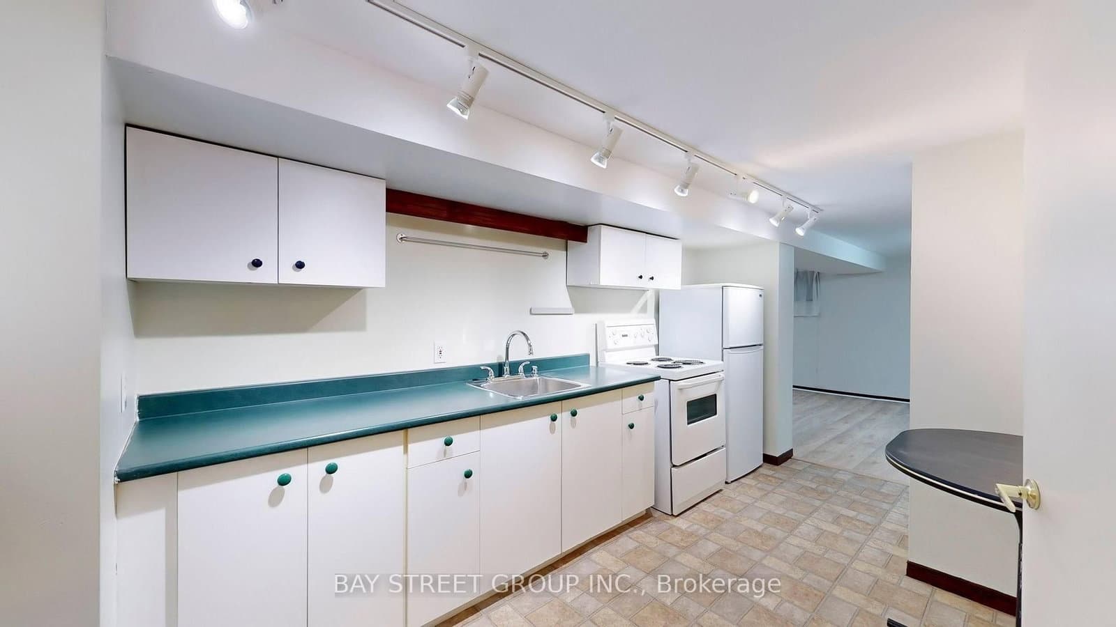 390 Roehampton Avenue, Unit Basement thumbnail 5