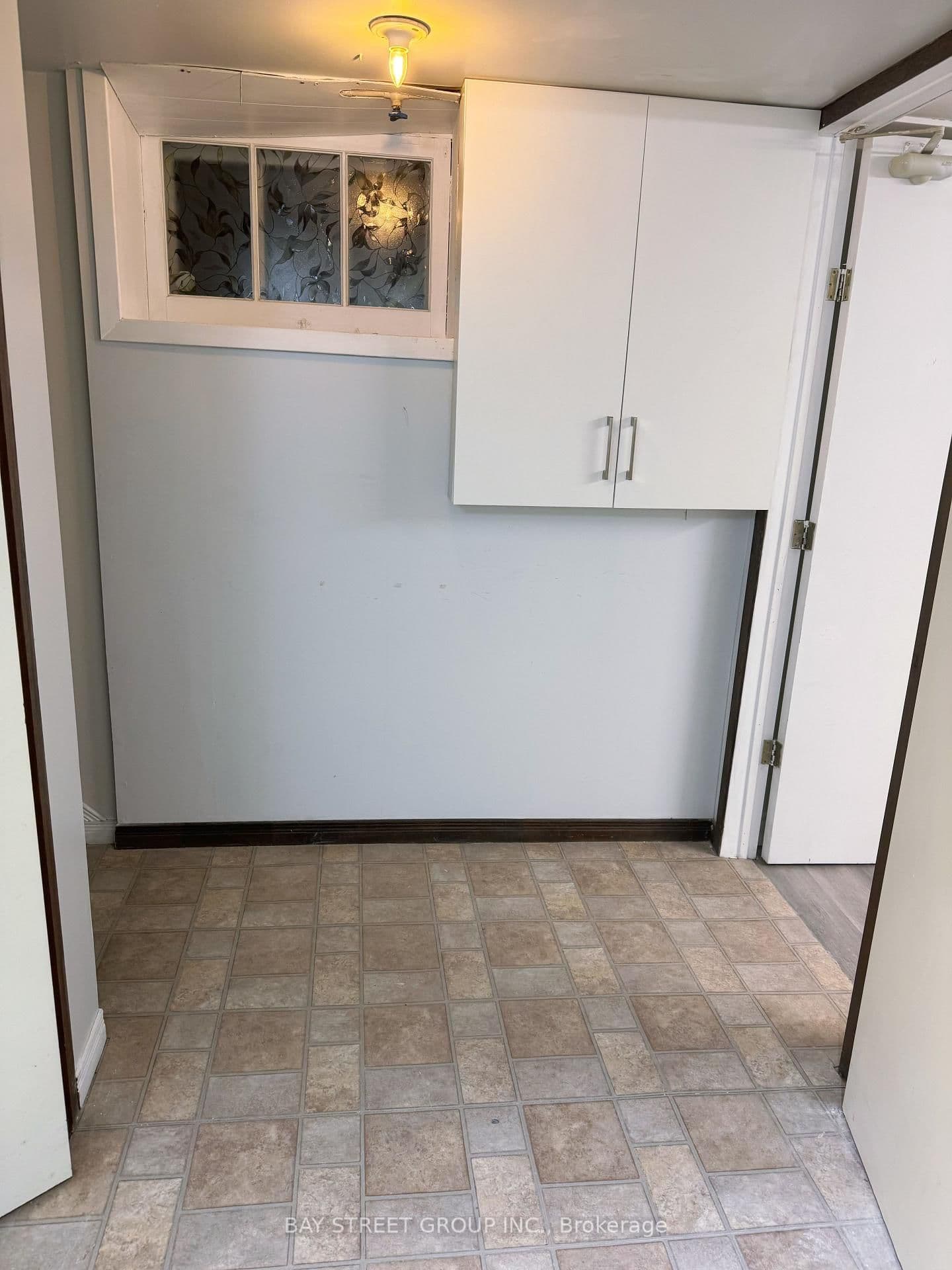 390 Roehampton Avenue, Unit Basement thumbnail 9