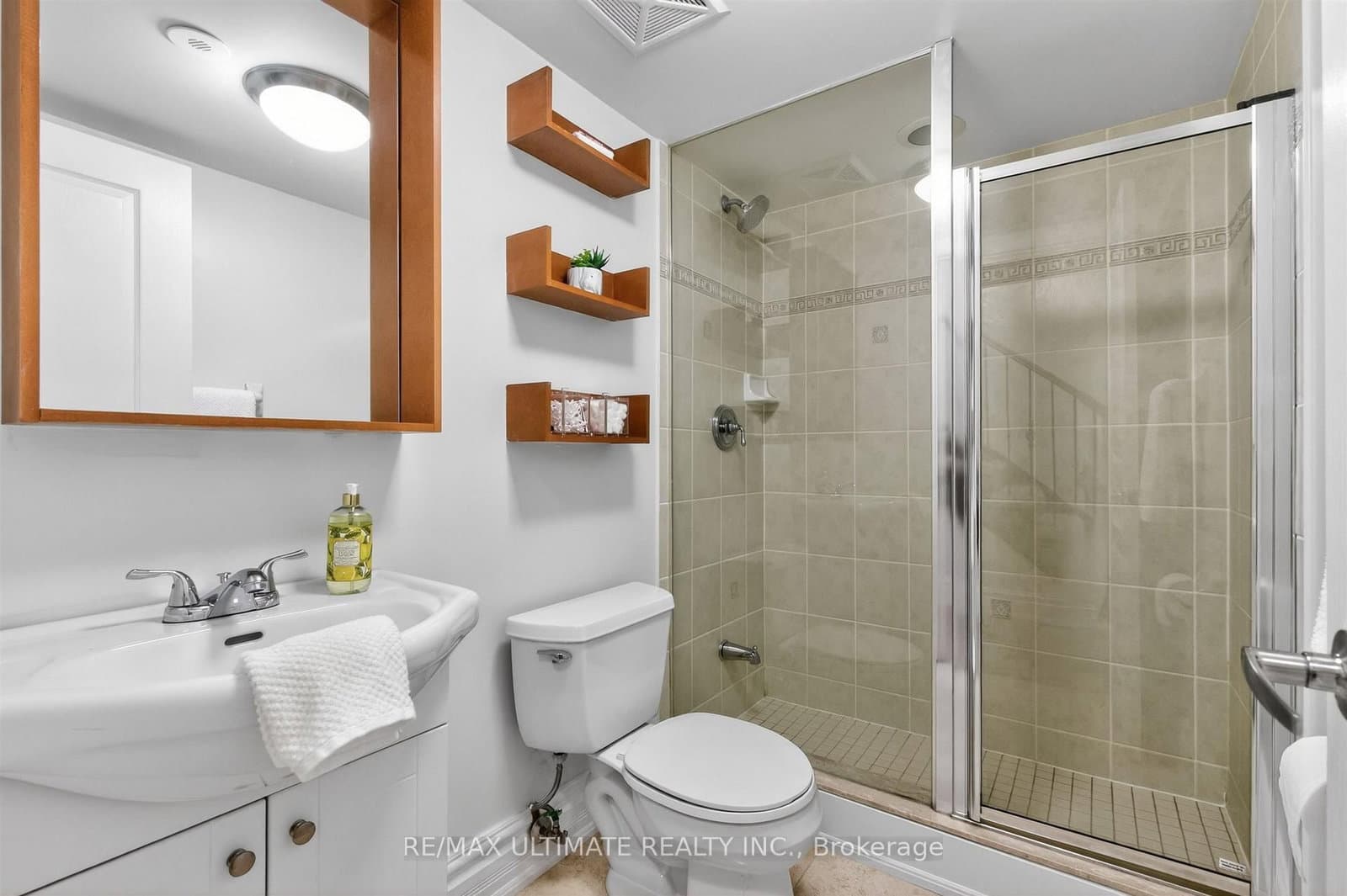 70 Byng Avenue, Unit 4 thumbnail 24