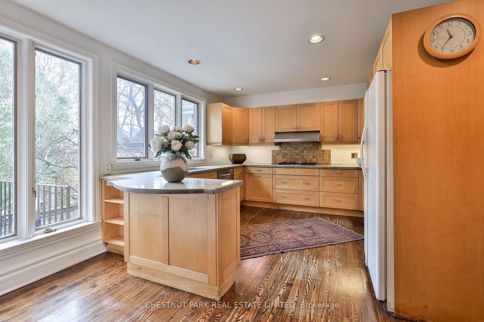 127 Roxborough Drive thumbnail 17