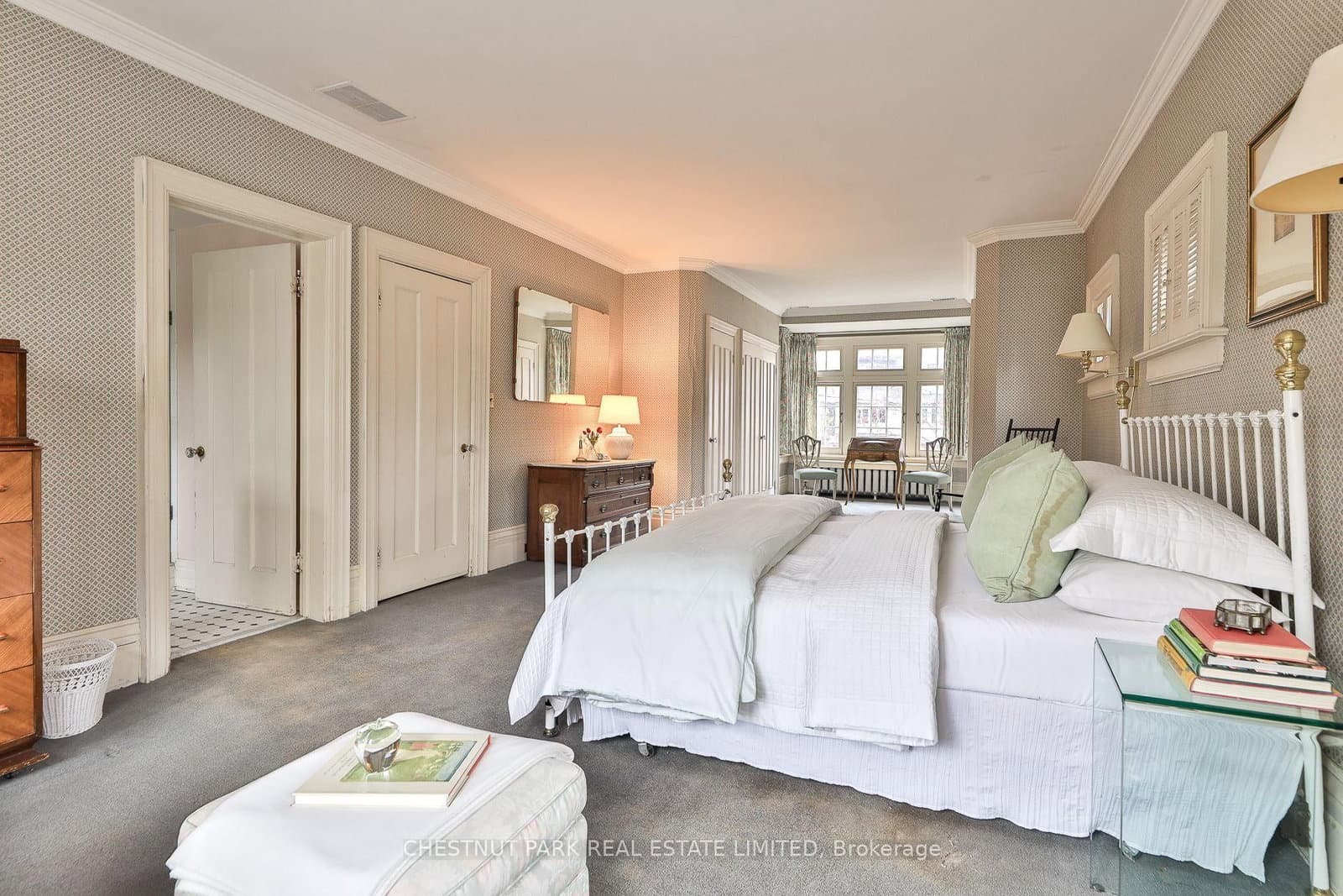 127 Roxborough Drive thumbnail 23
