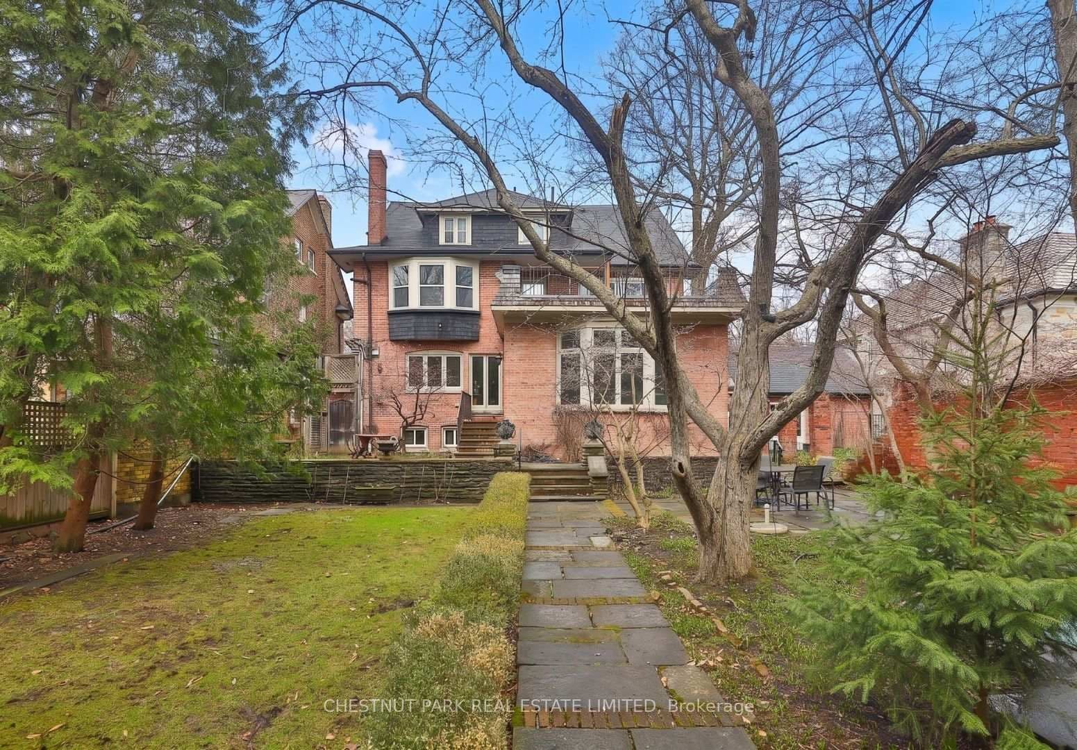 127 Roxborough Drive thumbnail 32