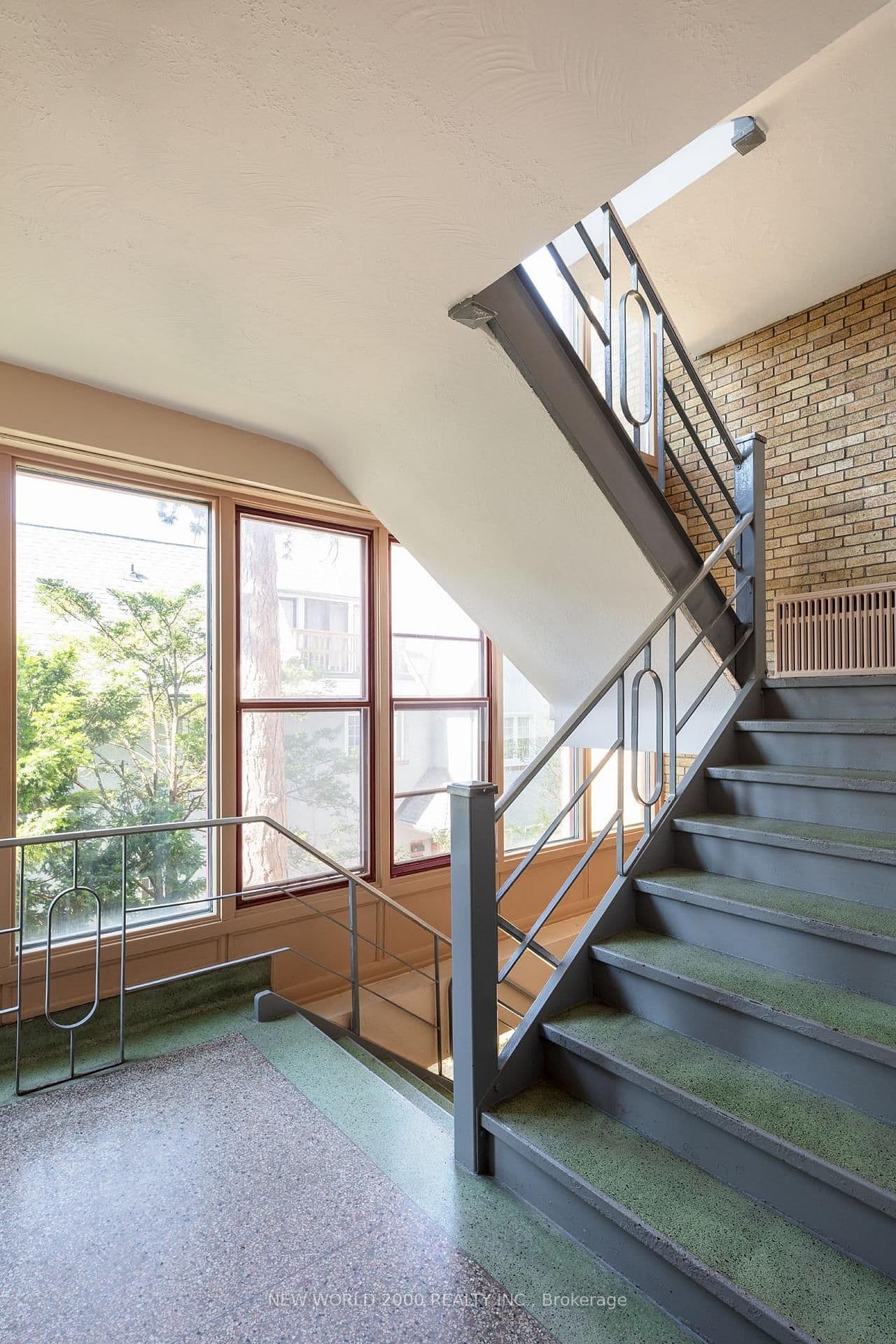 49 Glen Elm Avenue, Unit 117 thumbnail 12