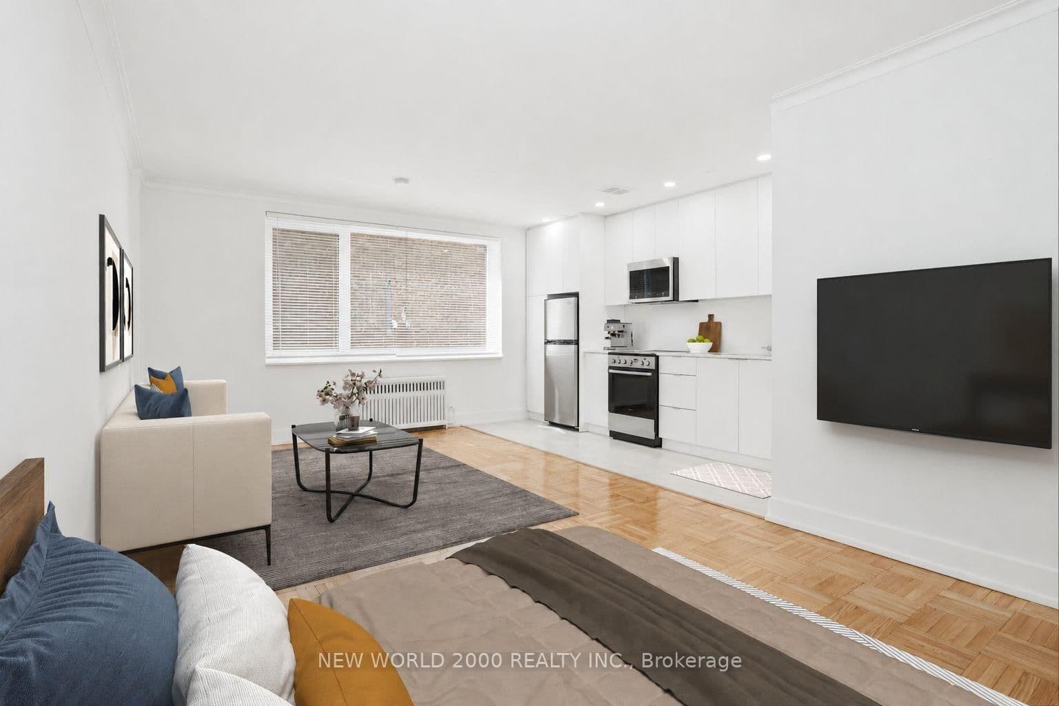 49 Glen Elm Avenue, Unit 117 thumbnail 3