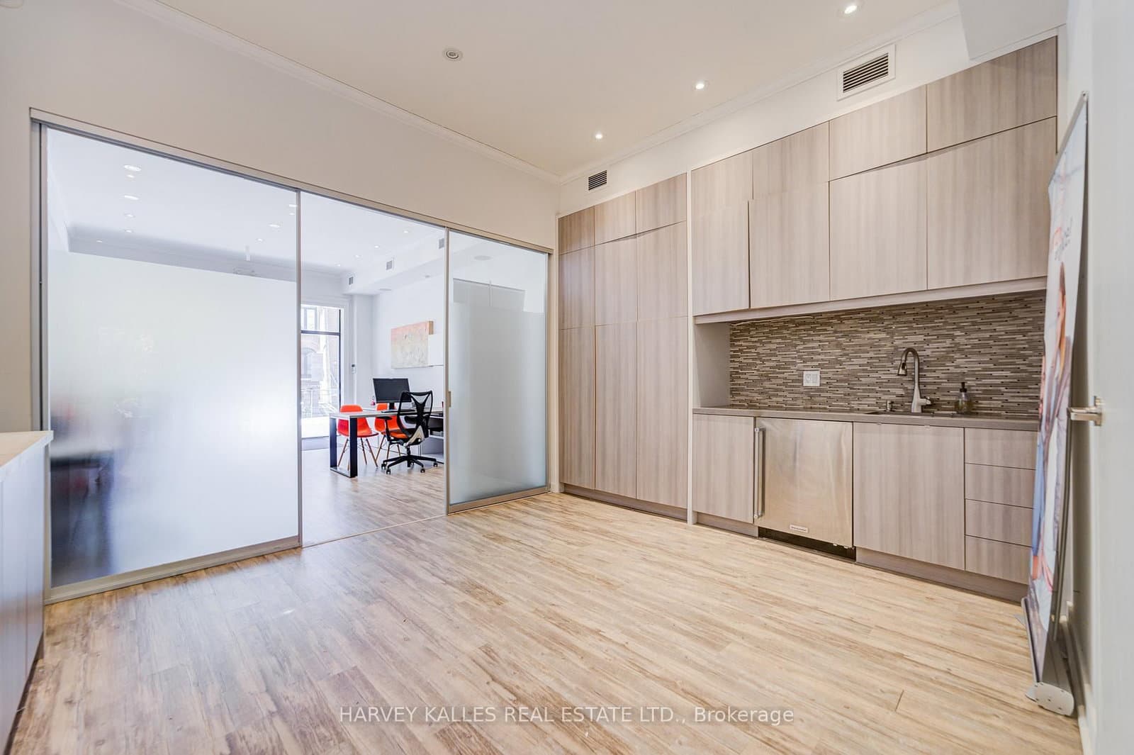 275 MacPherson Avenue, Unit 109 thumbnail 23