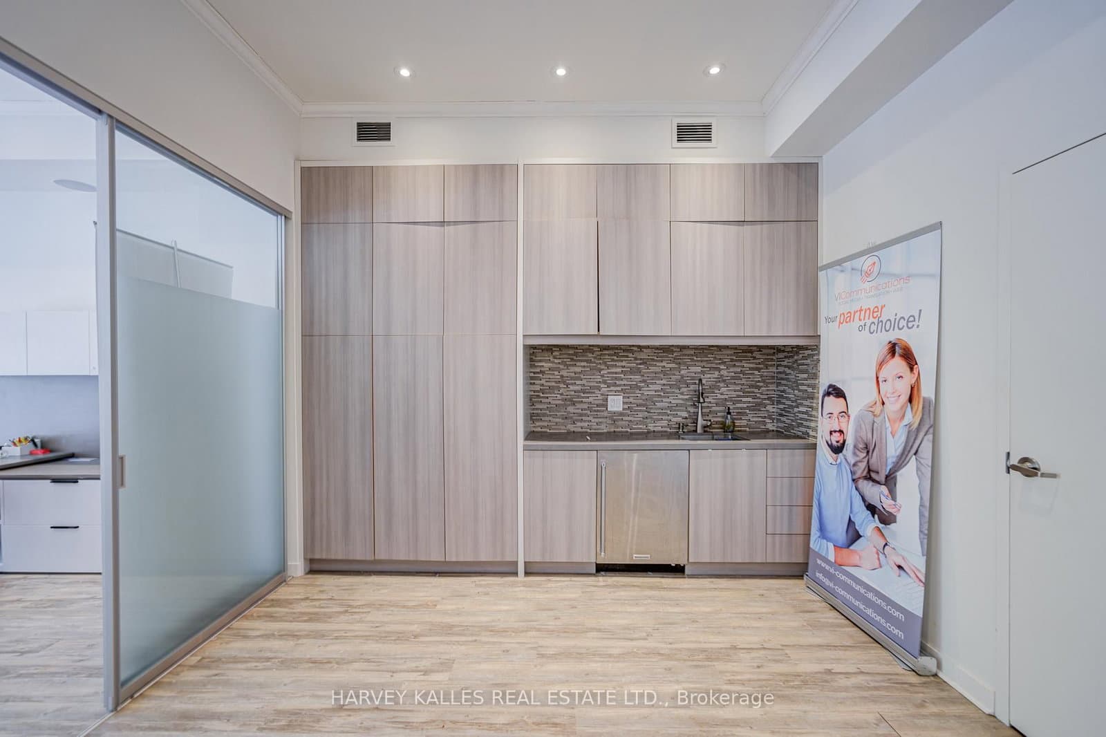275 MacPherson Avenue, Unit 109 thumbnail 24