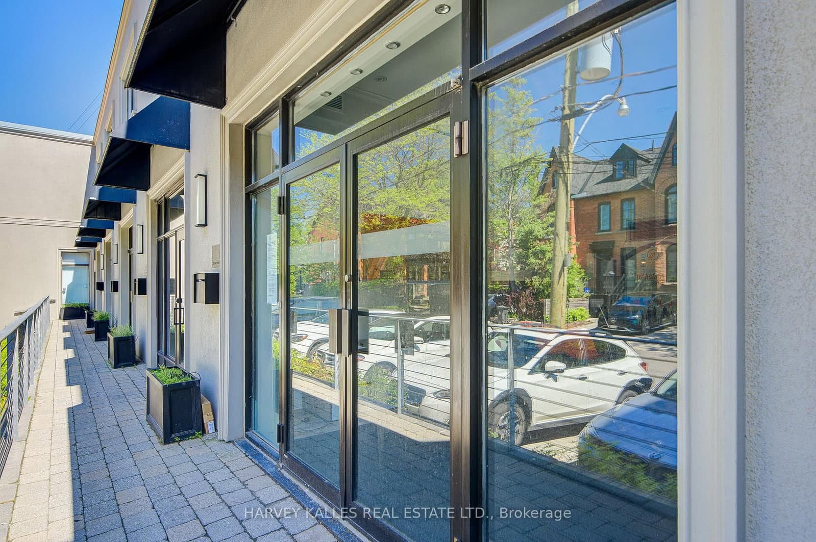 275 MacPherson Avenue, Unit 109 thumbnail 8