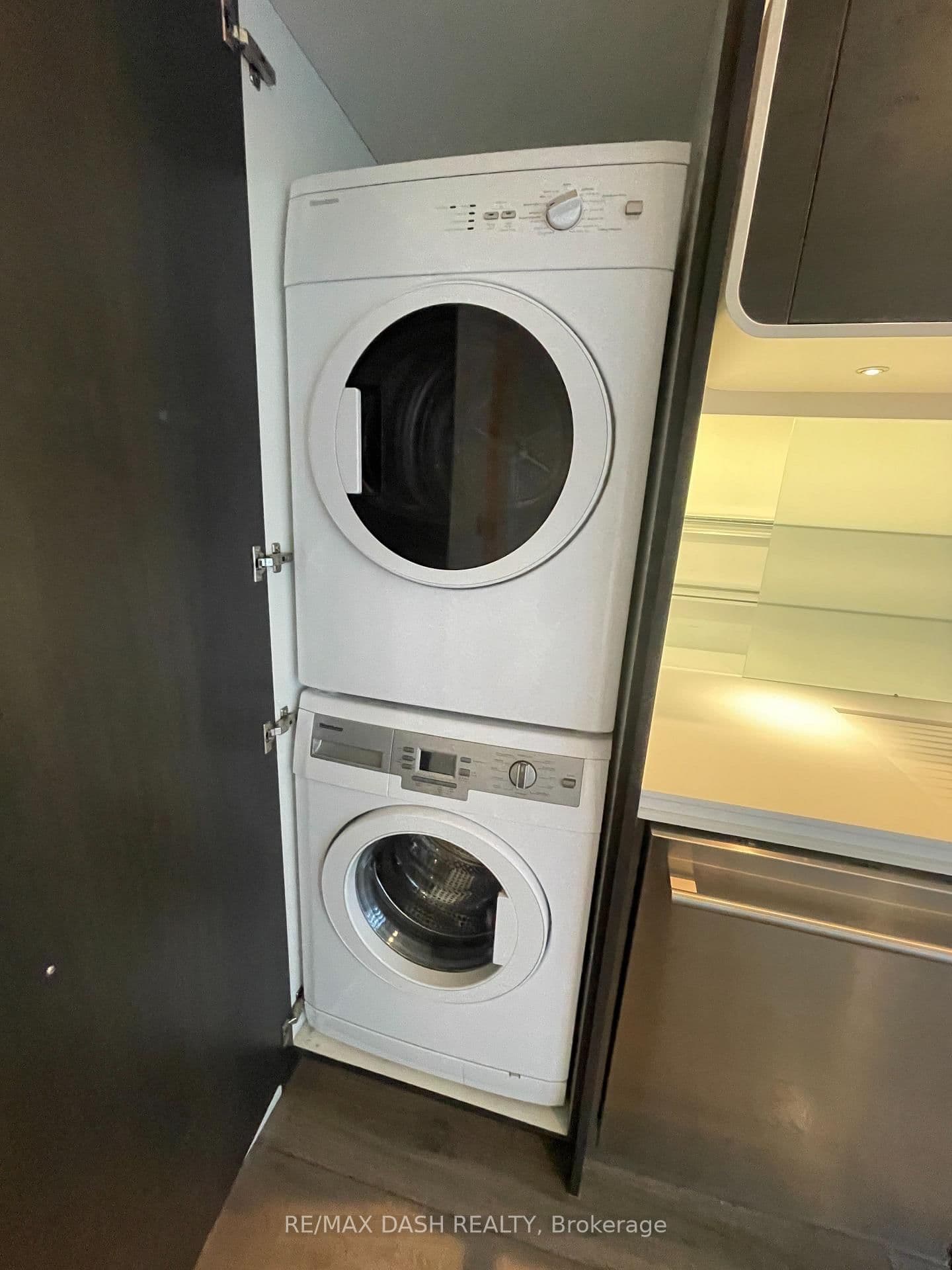 45 Charles Street E, Unit 4811 thumbnail 11