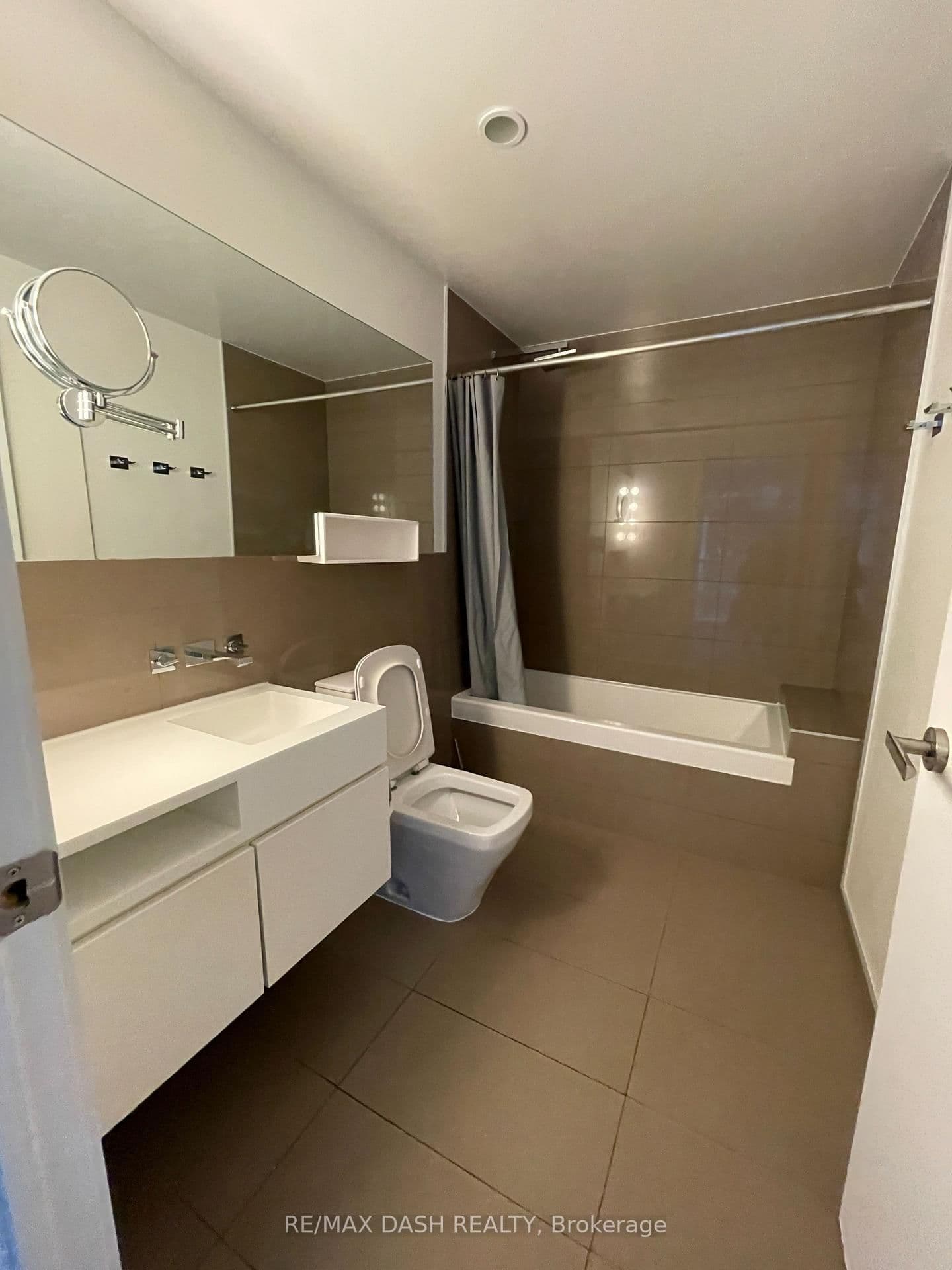45 Charles Street E, Unit 4811 thumbnail 9