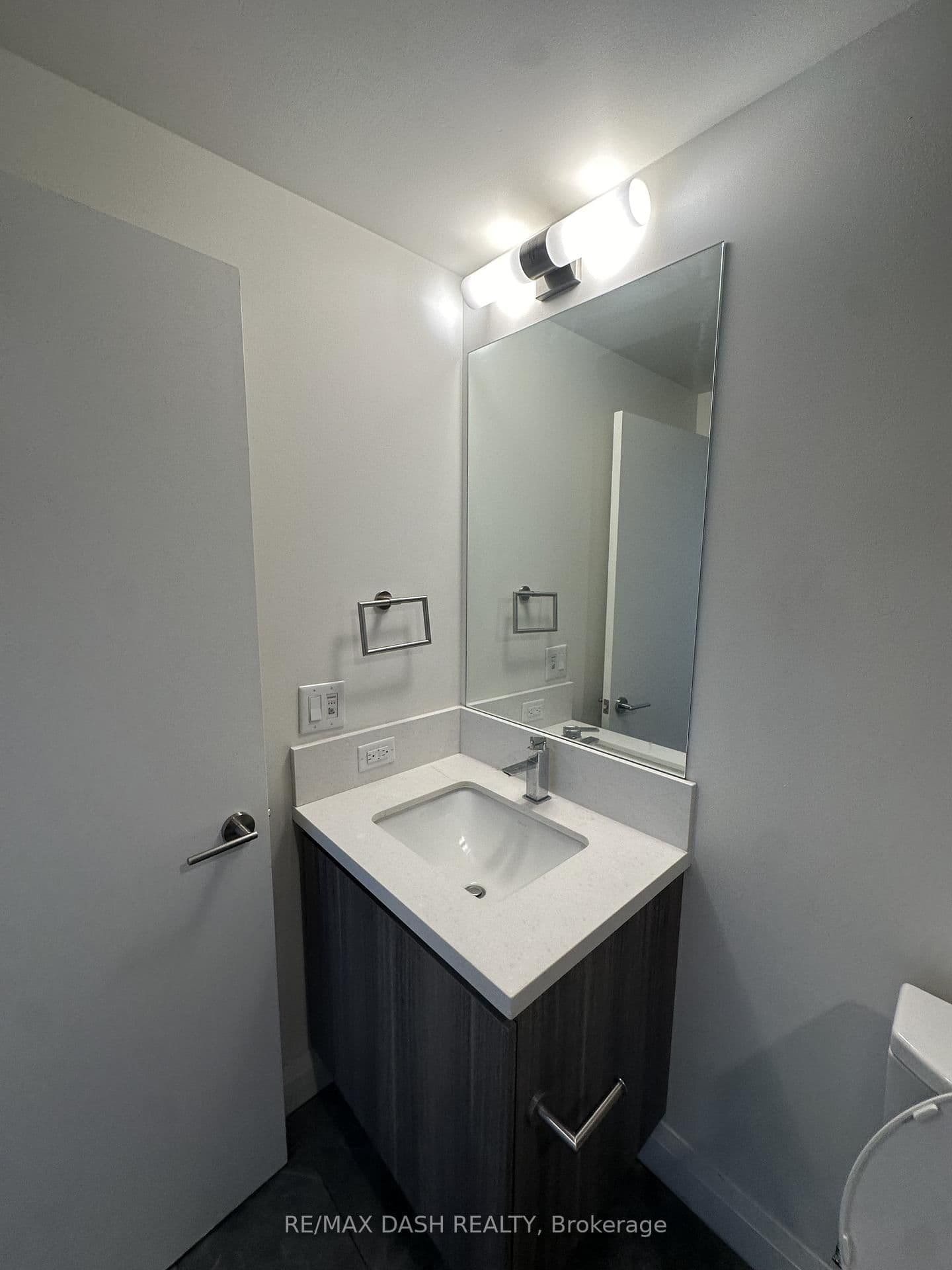 151 Avenue Road, Unit 501 thumbnail 11