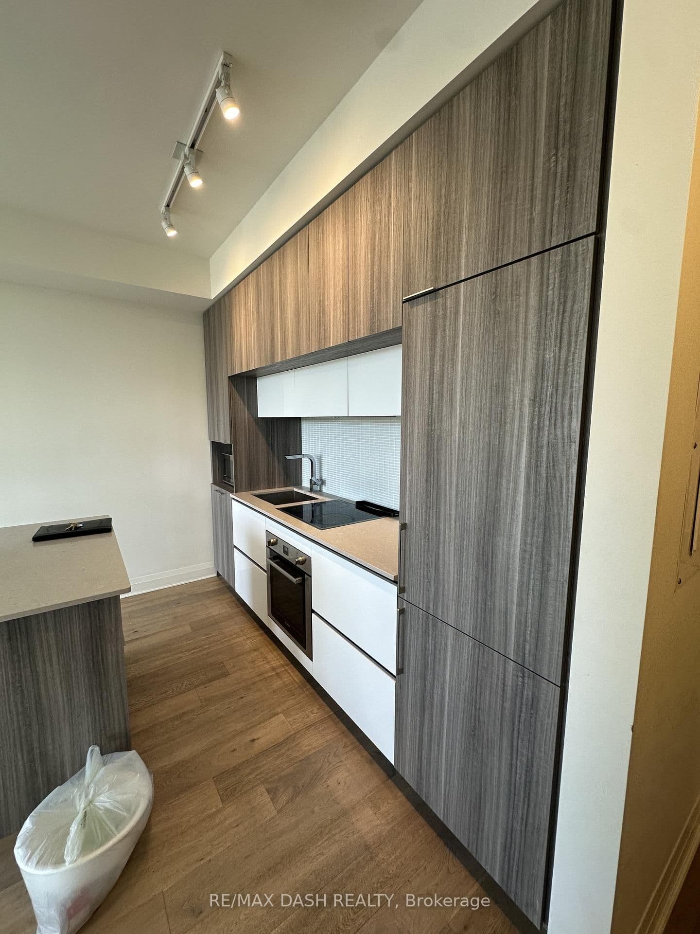 151 Avenue Road, Unit 501 thumbnail 13