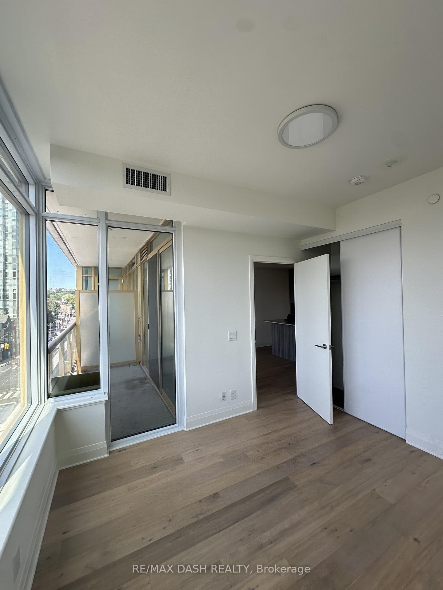 151 Avenue Road, Unit 501 thumbnail 19