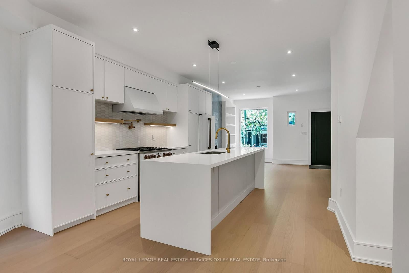195 Albany Avenue thumbnail 12