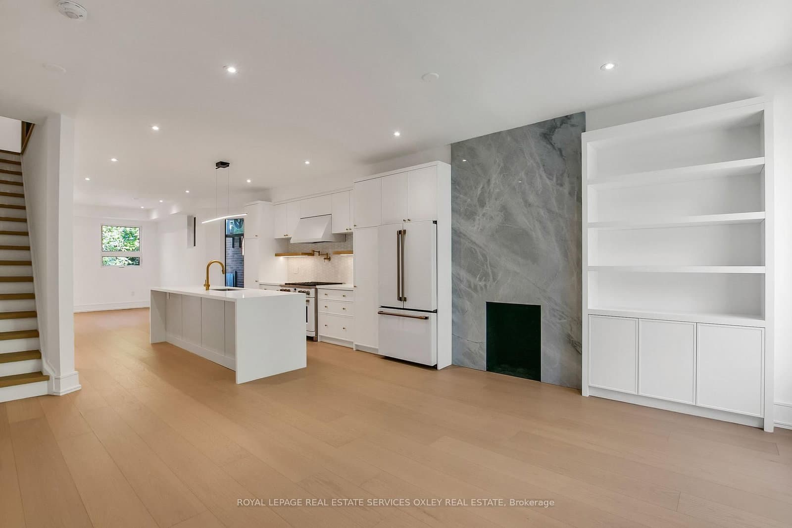 195 Albany Avenue thumbnail 2