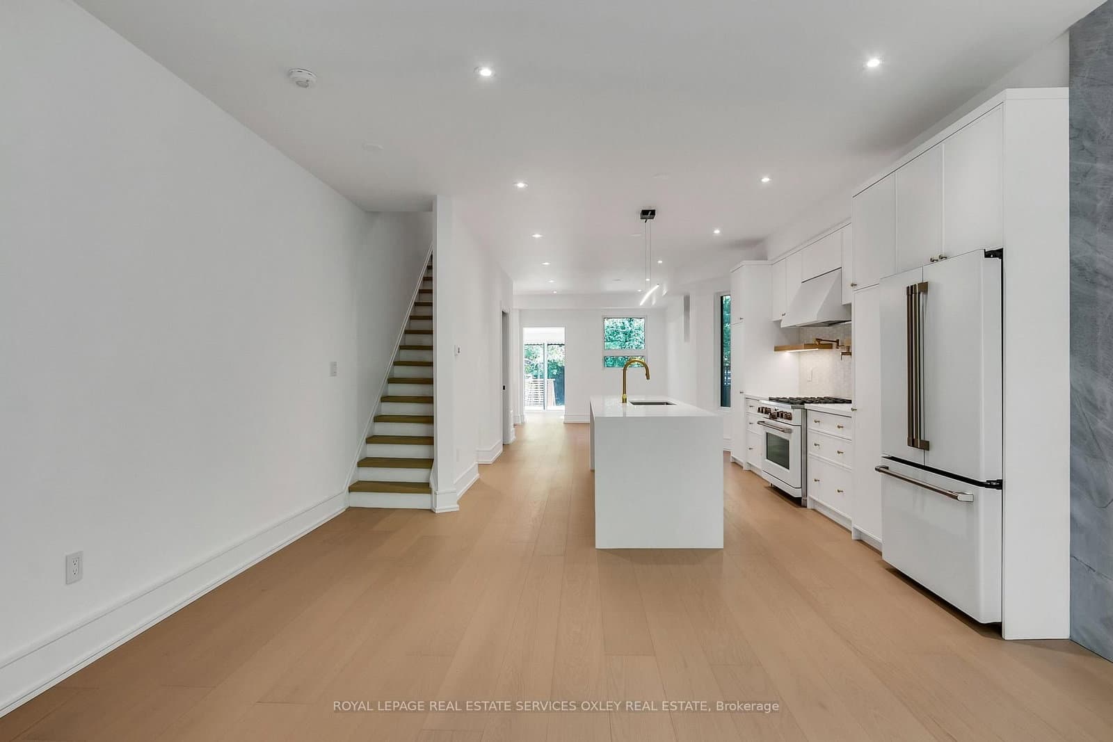 195 Albany Avenue thumbnail 3