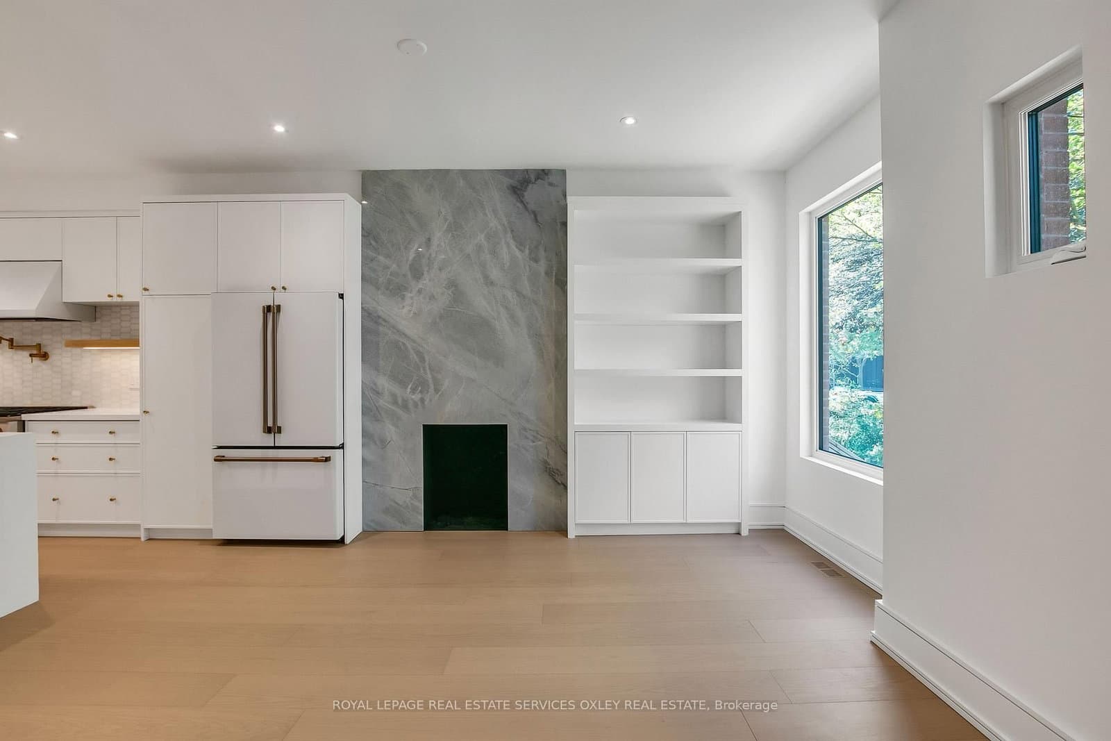 195 Albany Avenue thumbnail 4