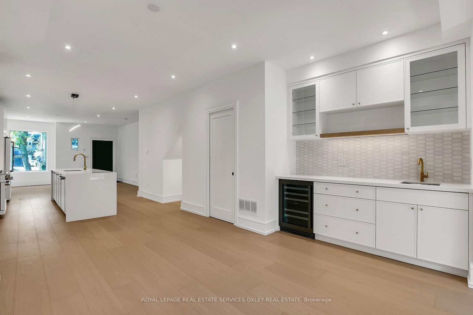 195 Albany Avenue thumbnail 7