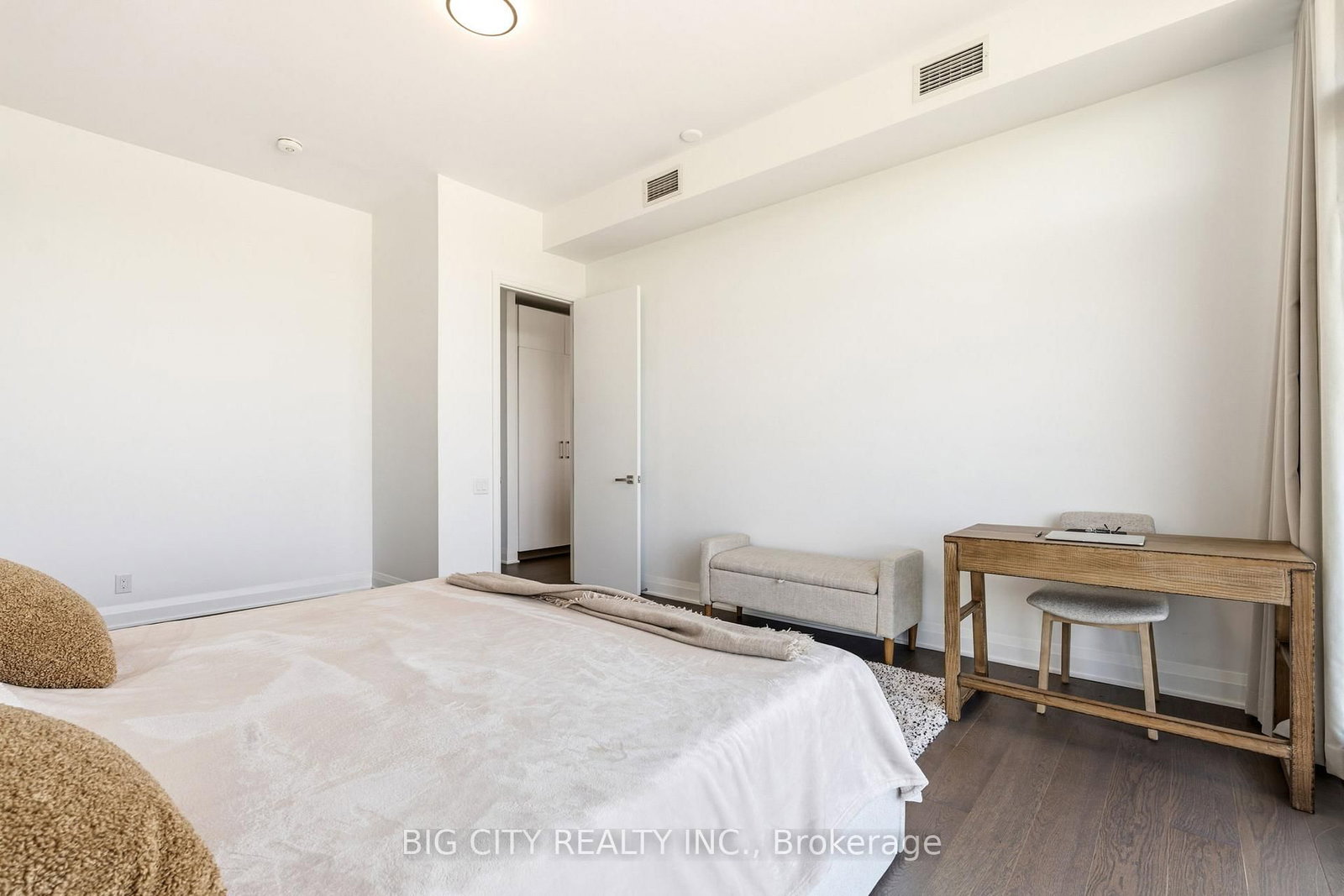 33 Frederick Todd Way, Unit 2002 thumbnail 33