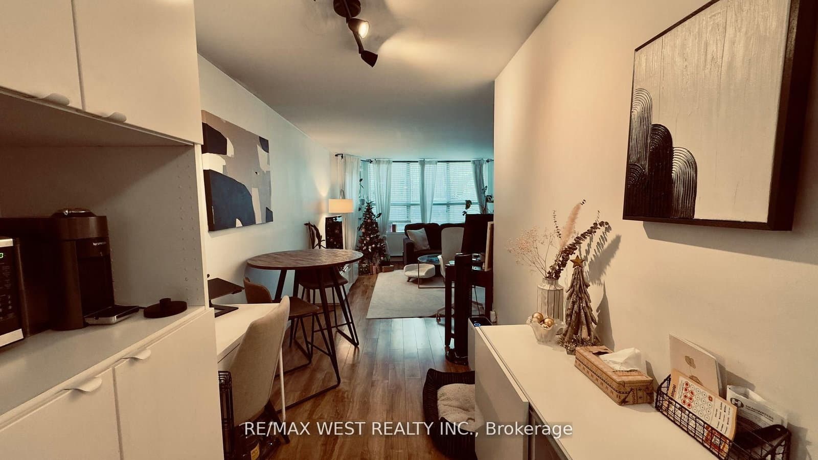 1061 Bathurst Street thumbnail 11