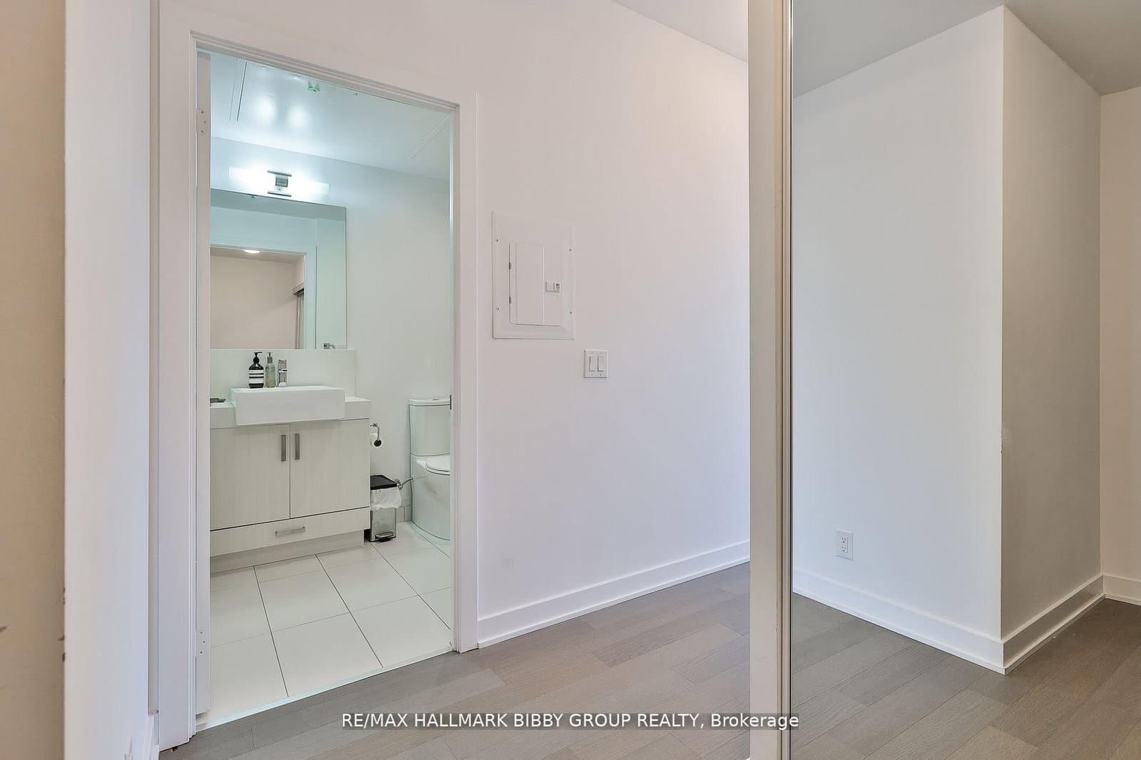 15 Beverley Street, Unit 710 thumbnail 14