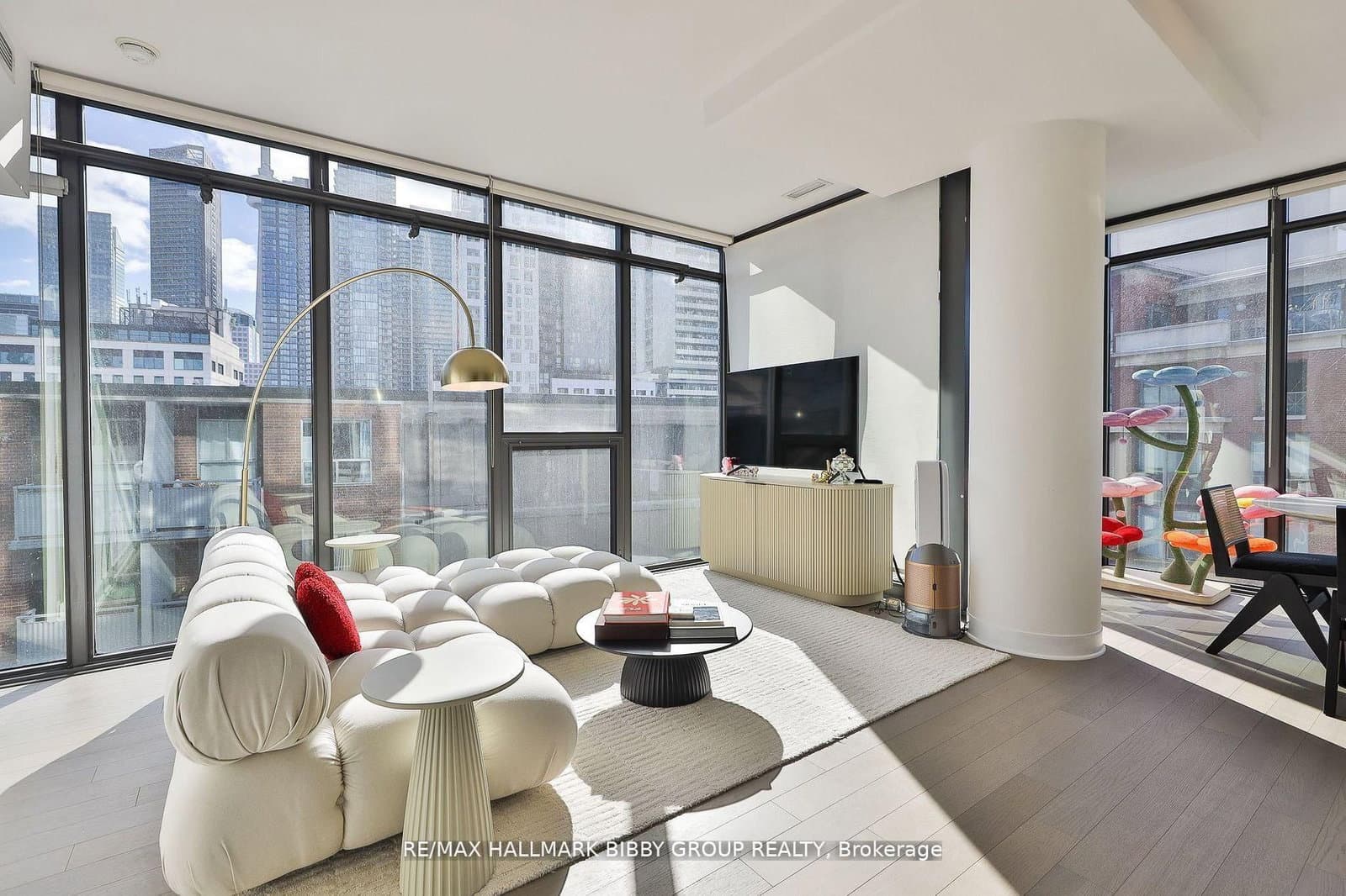 15 Beverley Street, Unit 710 thumbnail 2