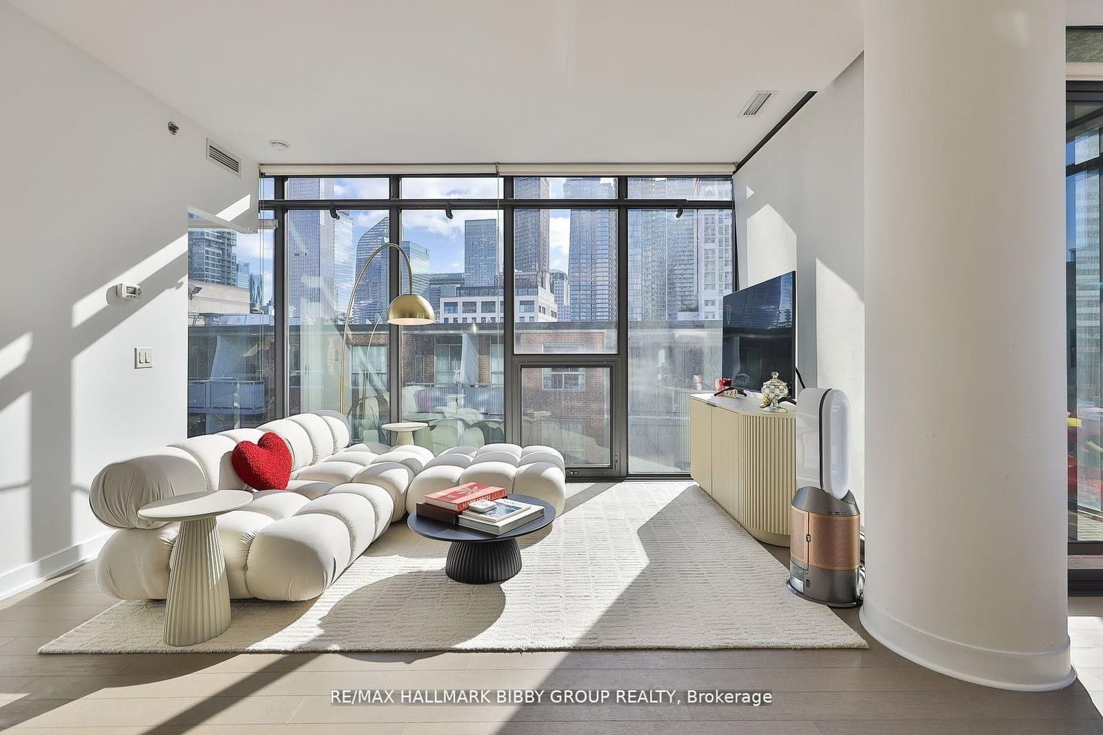 15 Beverley Street, Unit 710 thumbnail 3