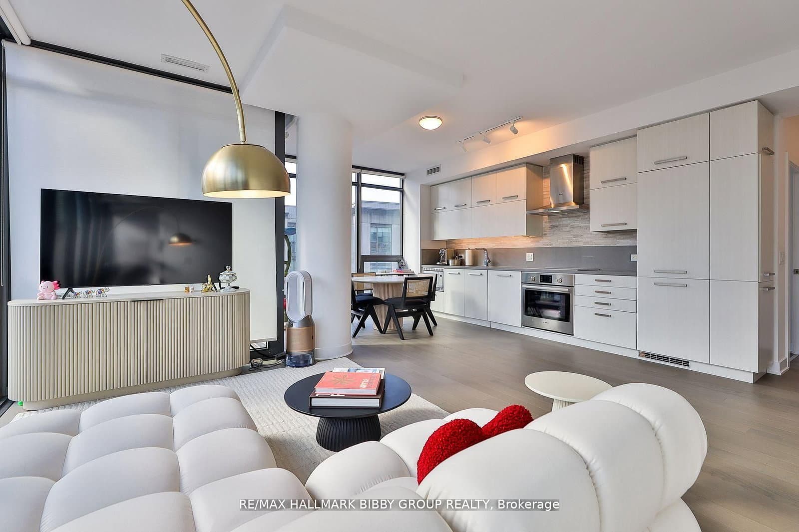 15 Beverley Street, Unit 710 thumbnail 4