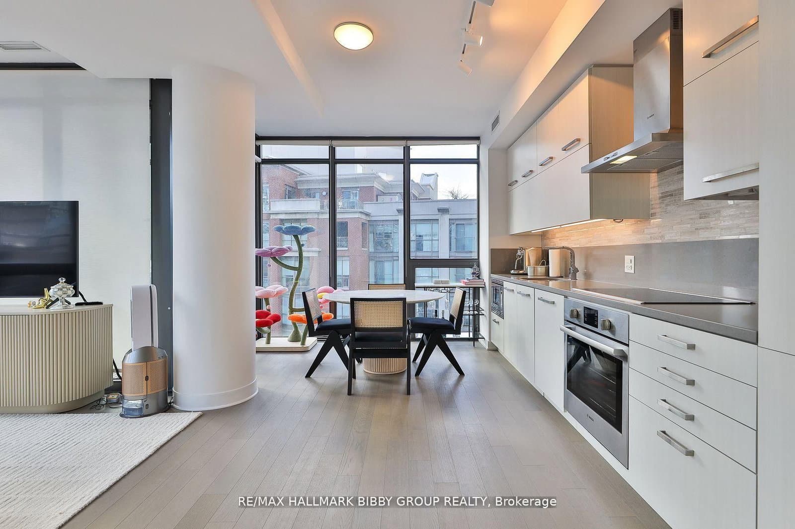 15 Beverley Street, Unit 710 thumbnail 5