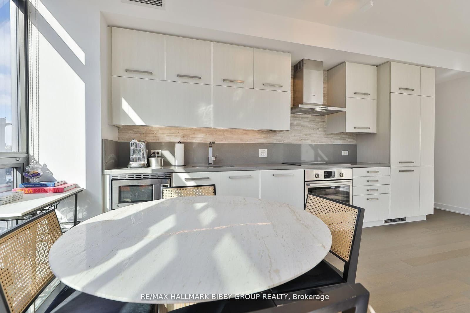 15 Beverley Street, Unit 710 thumbnail 7