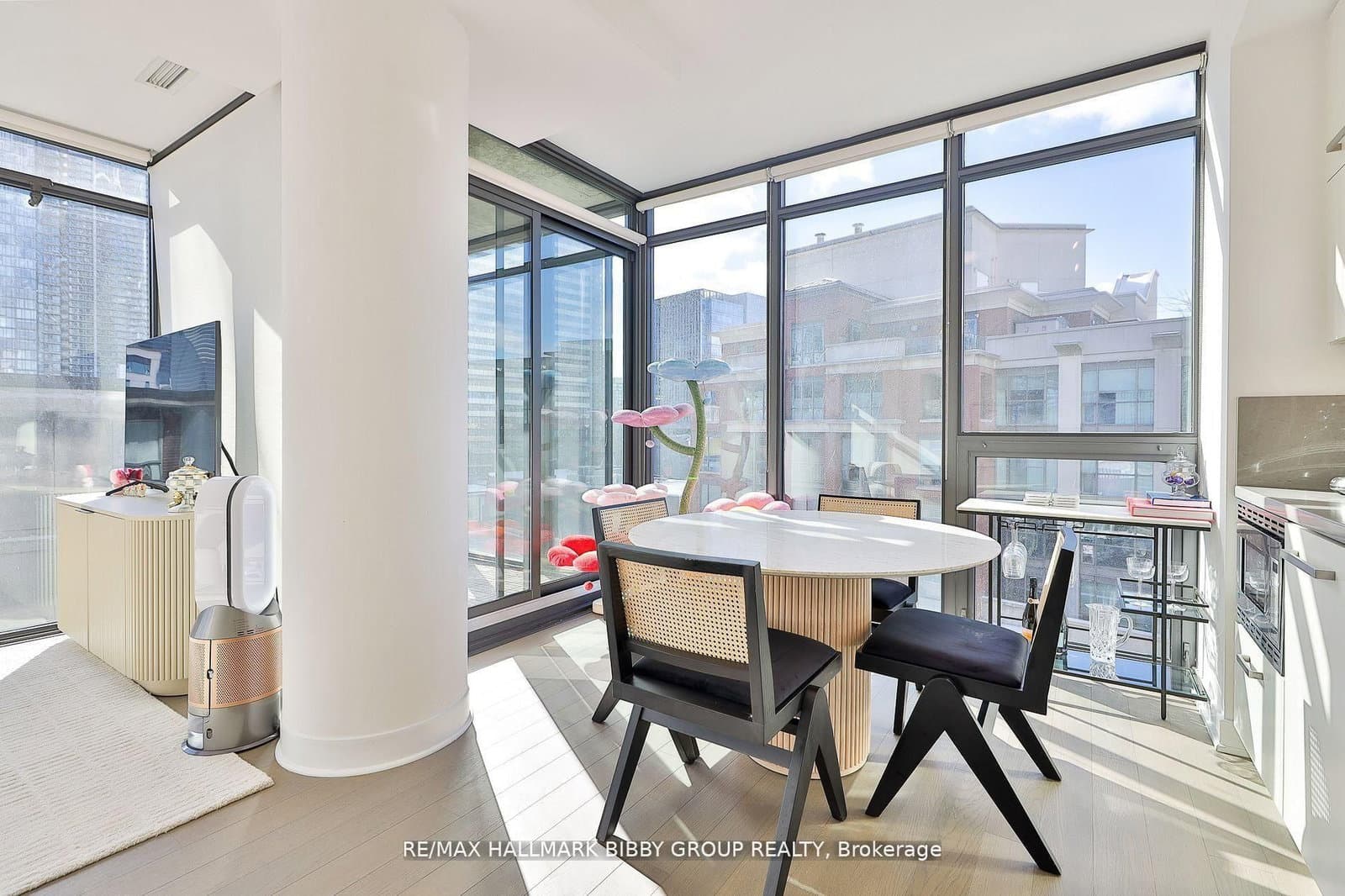 15 Beverley Street, Unit 710 thumbnail 9