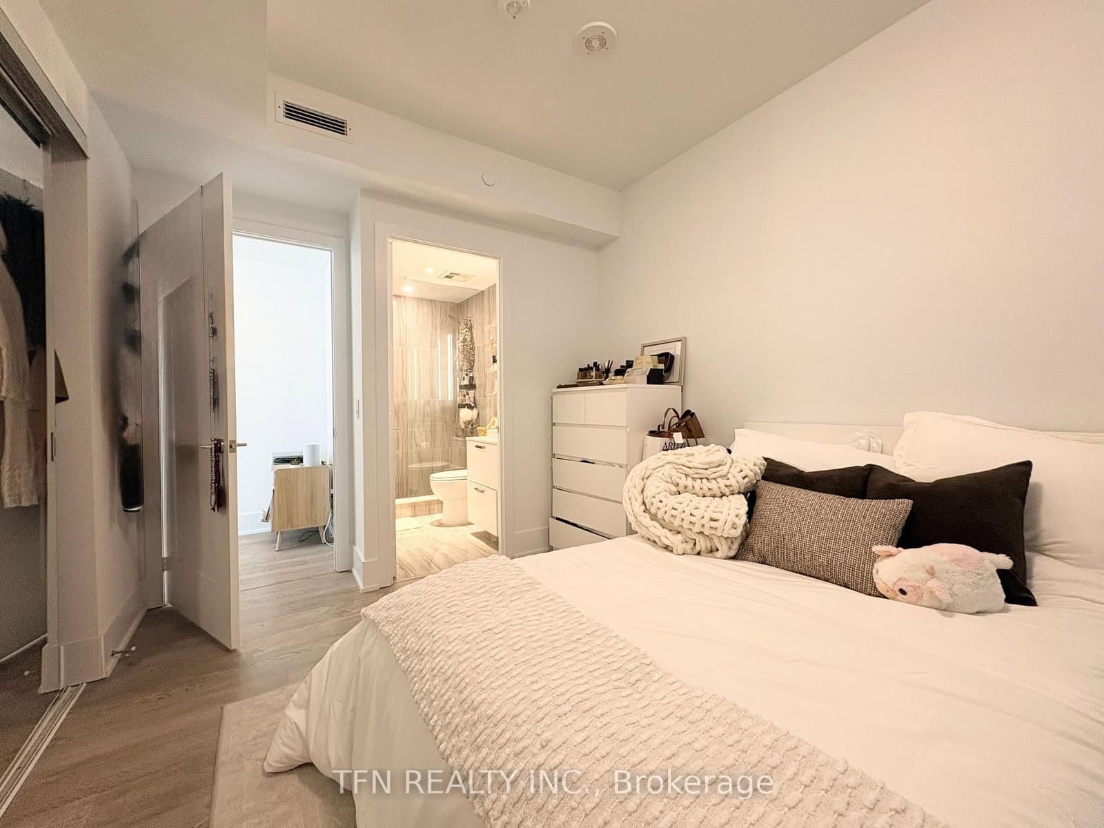 470 Front Street W, Unit 1412 thumbnail 19