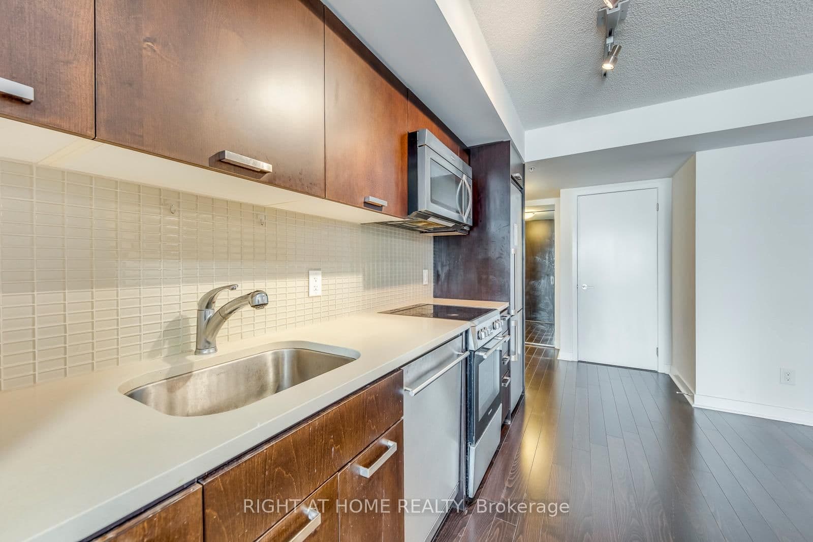 295 Adelaide Street W, Unit 1306 thumbnail 10