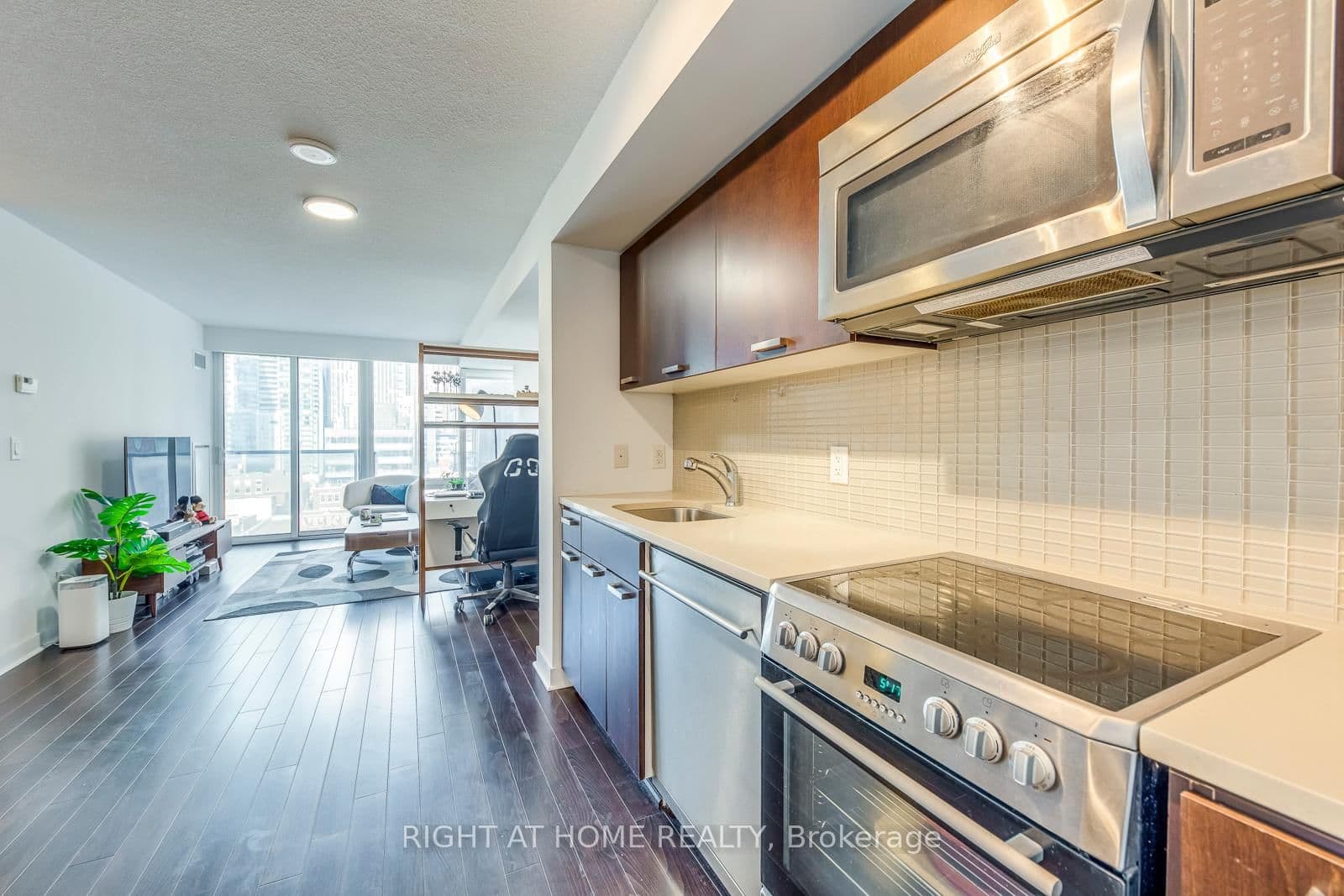 295 Adelaide Street W, Unit 1306 thumbnail 11
