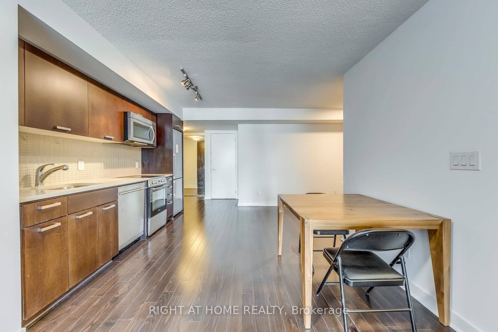 295 Adelaide Street W, Unit 1306 thumbnail 12