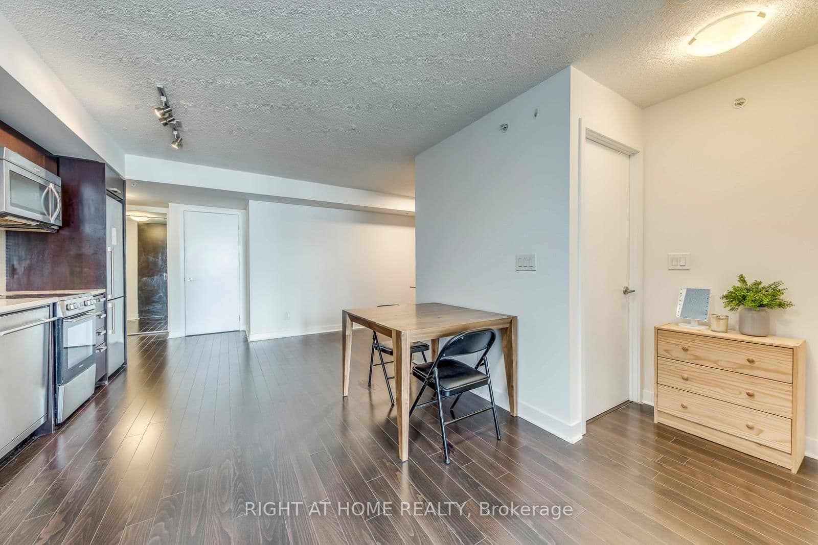 295 Adelaide Street W, Unit 1306 thumbnail 13