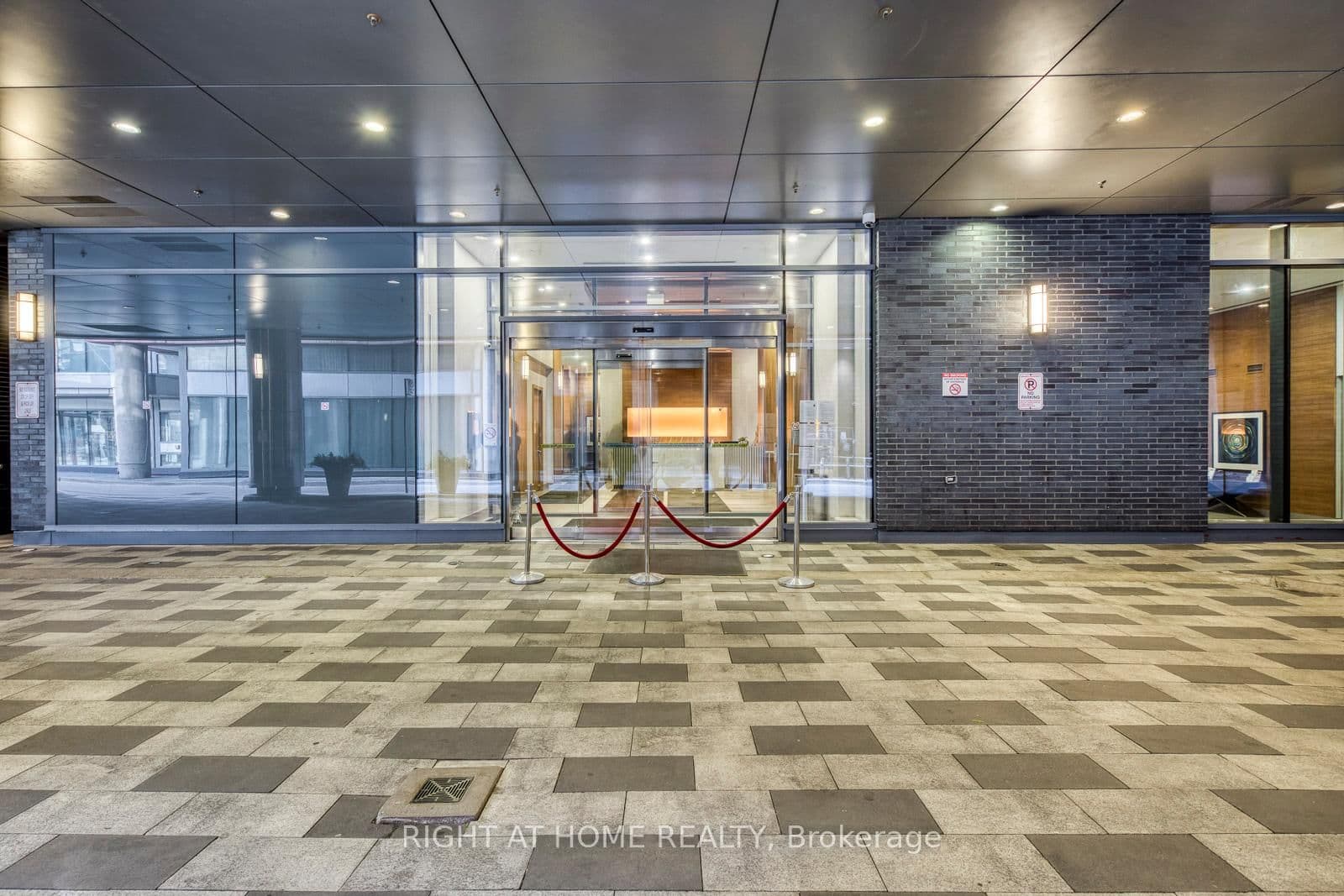 295 Adelaide Street W, Unit 1306 thumbnail 3