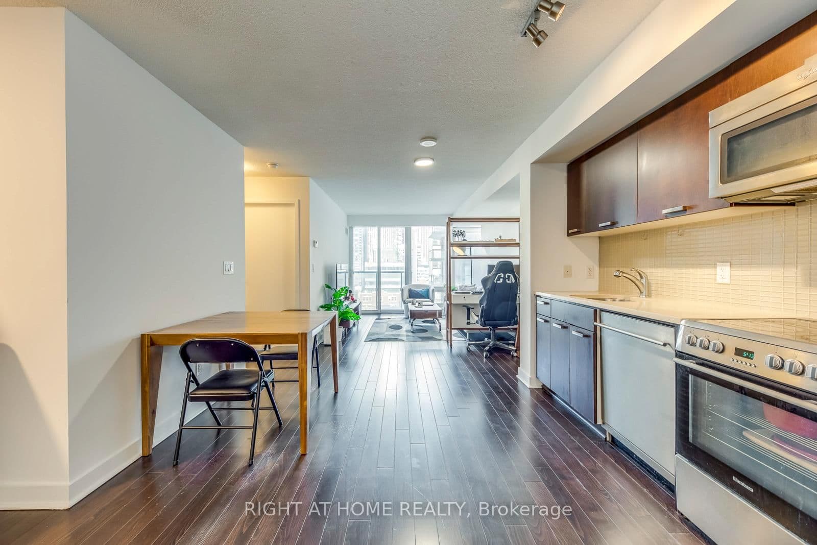 295 Adelaide Street W, Unit 1306 thumbnail 7