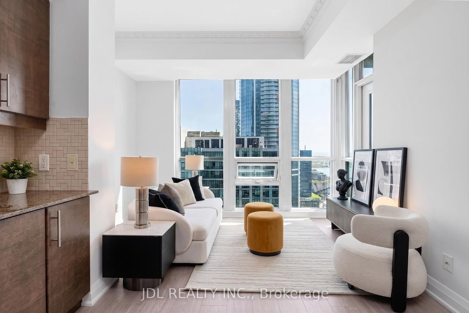 16 Harbour Street, Unit 4006 - Image 1