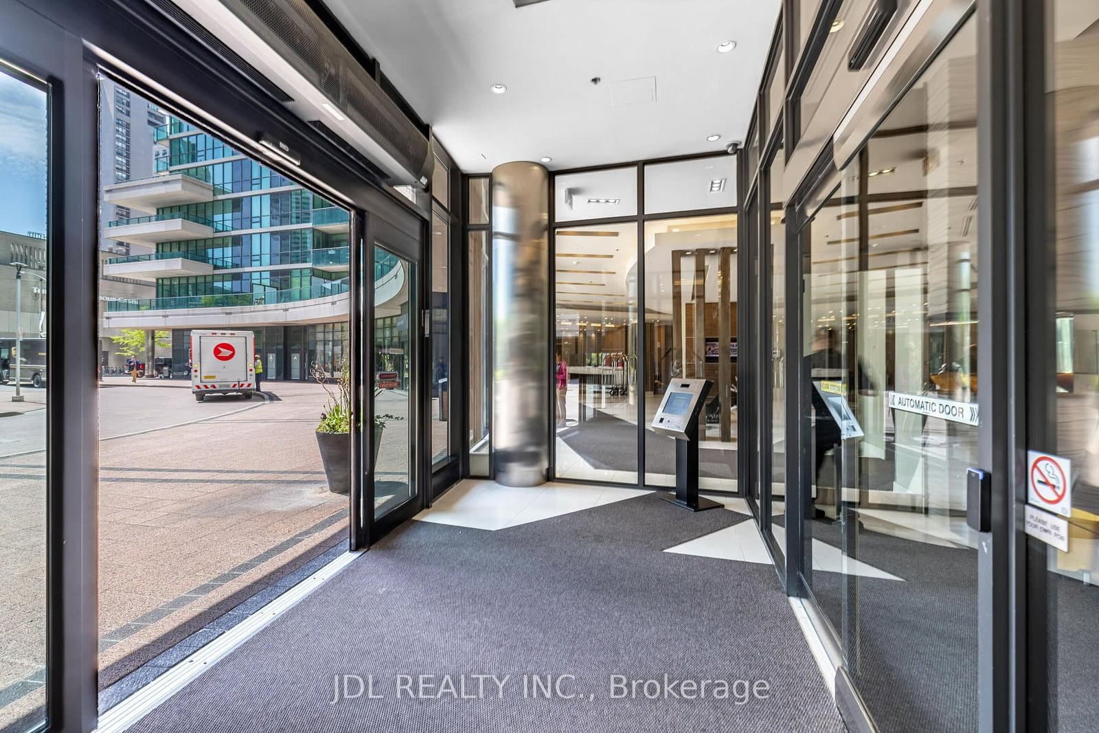 16 Harbour Street, Unit 4006 thumbnail 5