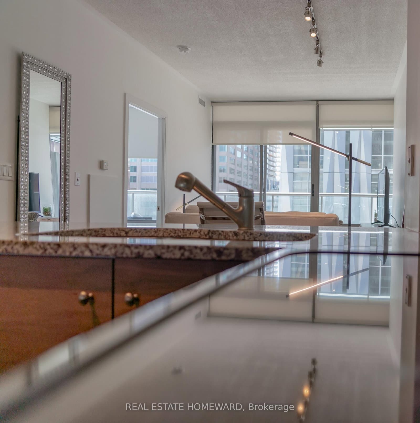 18 Yorkville Avenue, Unit 603 thumbnail 12
