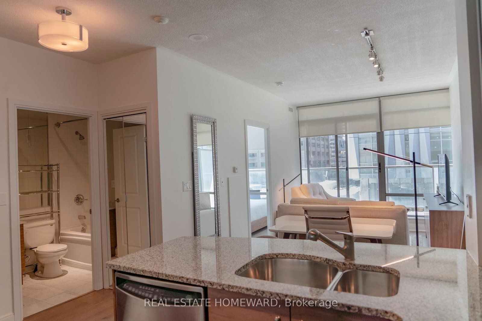 18 Yorkville Avenue, Unit 603 thumbnail 4