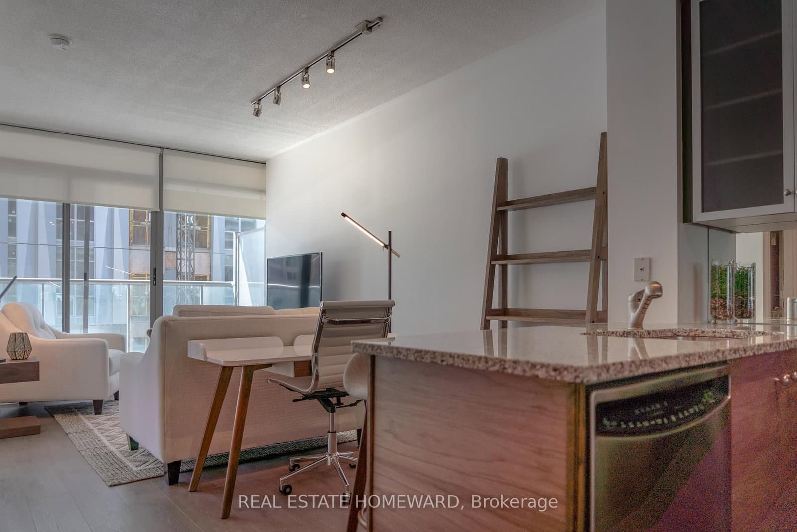 18 Yorkville Avenue, Unit 603 thumbnail 6