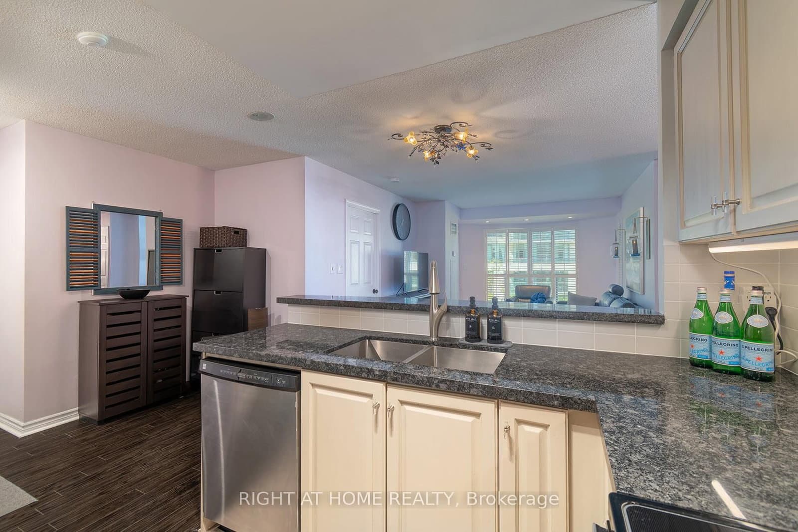 7 Lorraine Drive, Unit 210 thumbnail 16