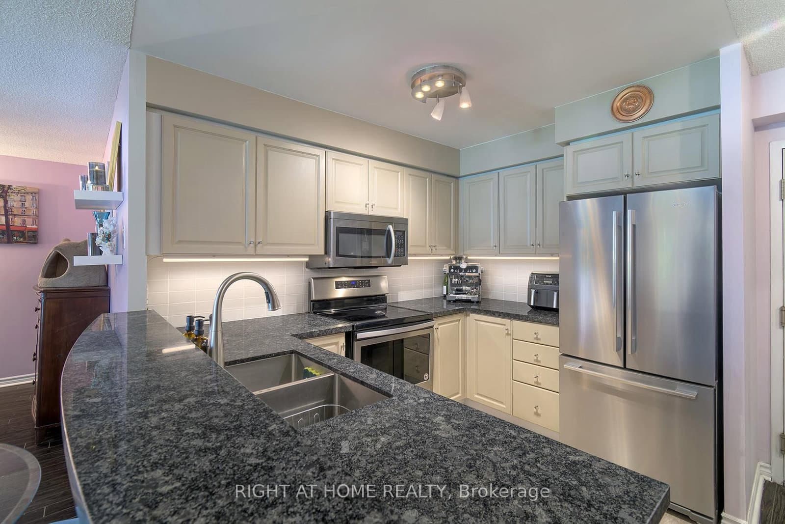 7 Lorraine Drive, Unit 210 thumbnail 17