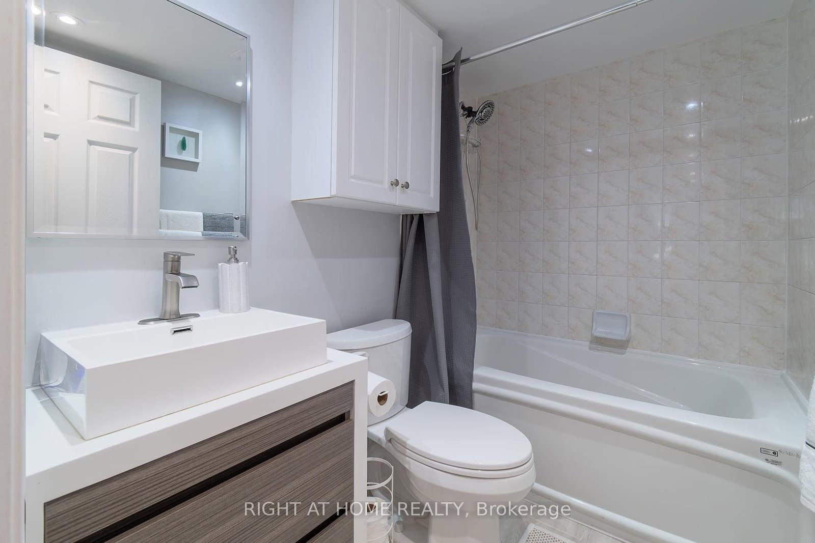 7 Lorraine Drive, Unit 210 thumbnail 22