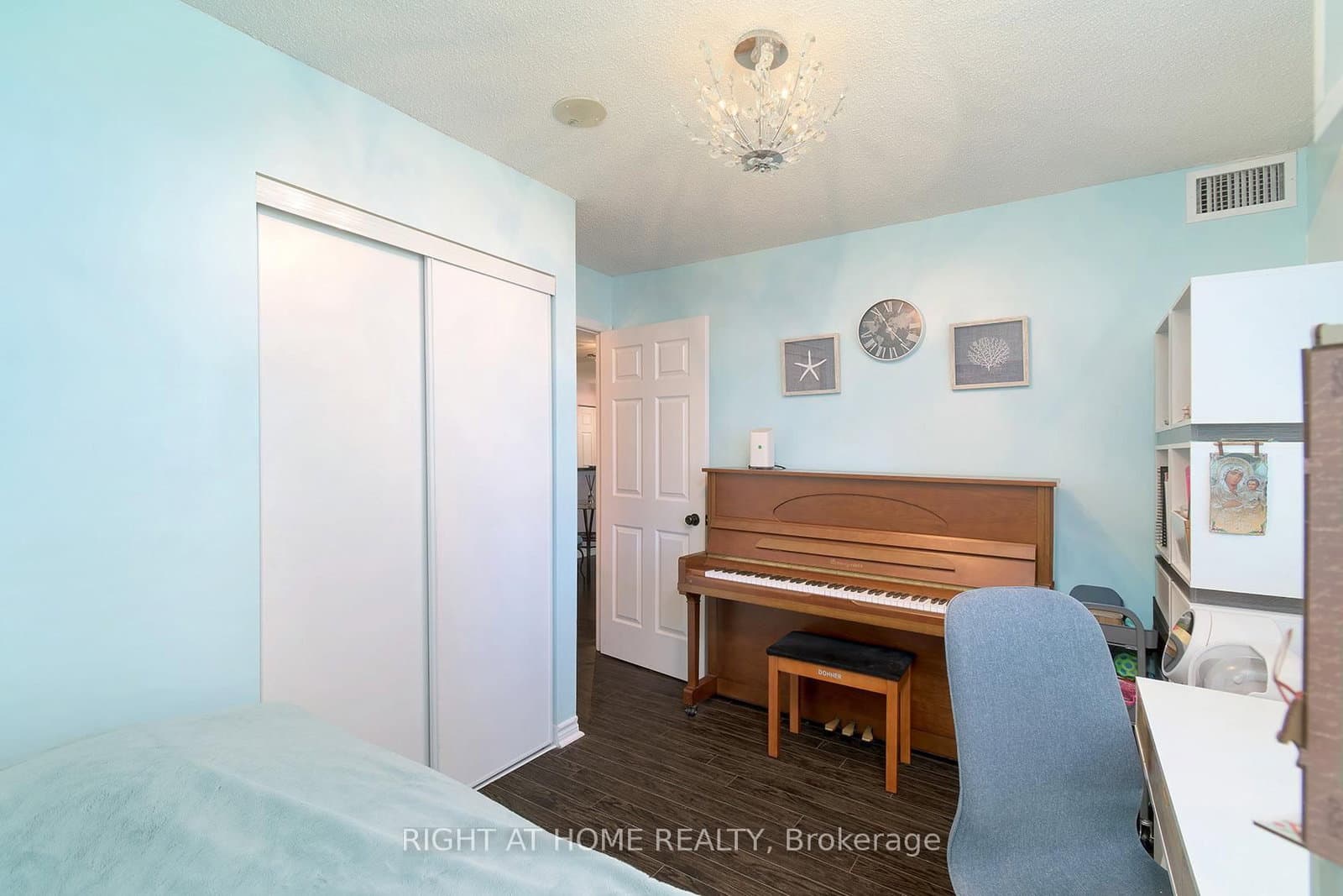 7 Lorraine Drive, Unit 210 thumbnail 24