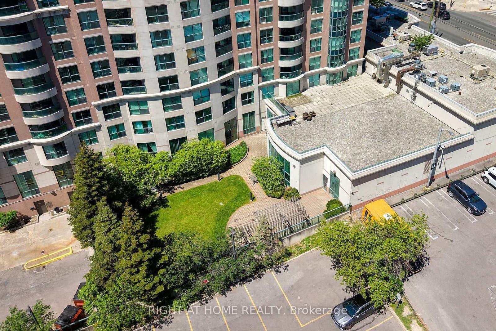 7 Lorraine Drive, Unit 210 thumbnail 36