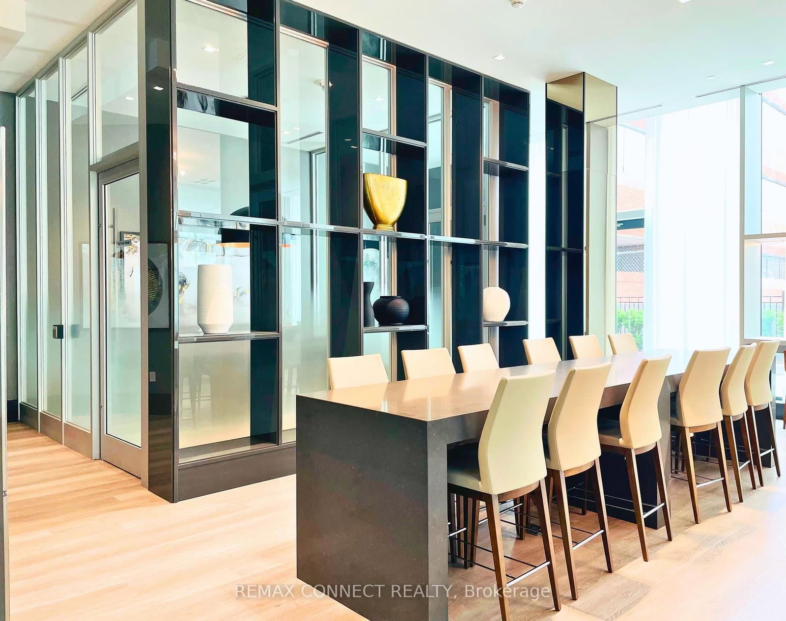 250 Lawrence Avenue W, Unit 504 thumbnail 3
