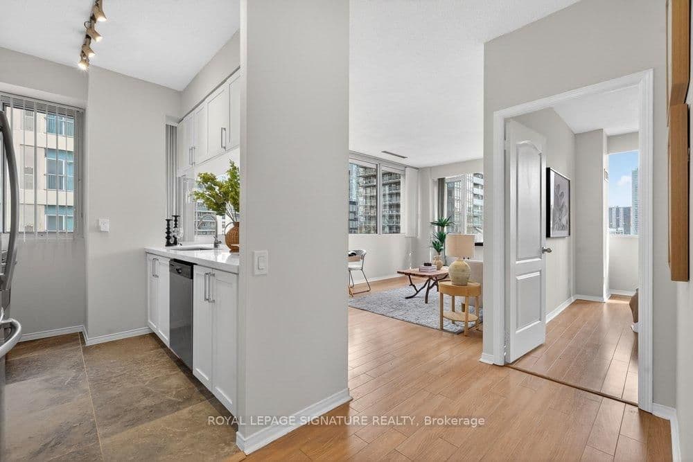 555 Yonge Street, Unit 707 thumbnail 10