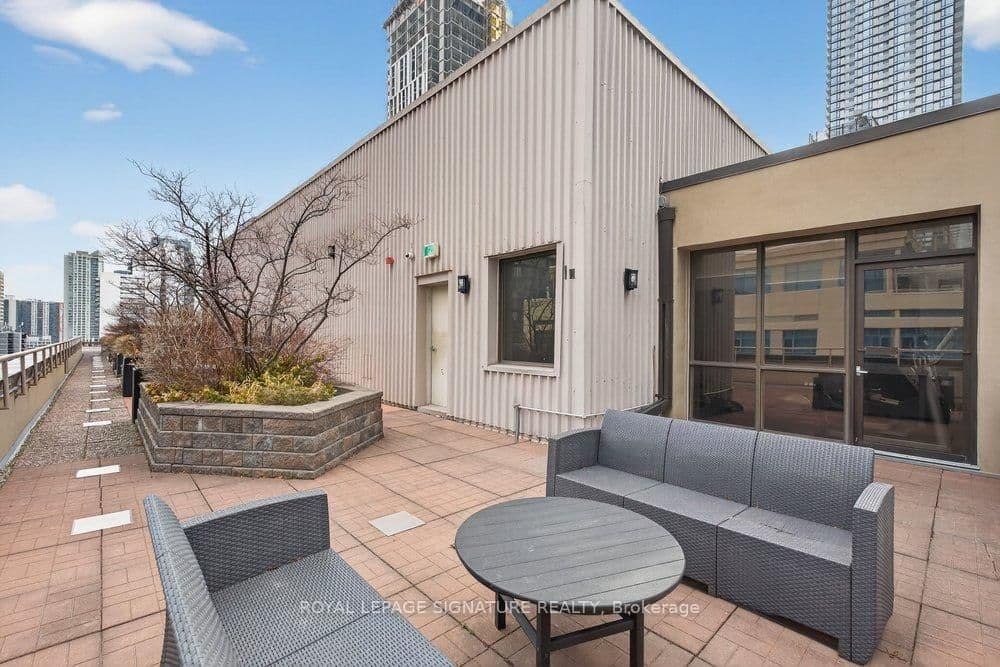 555 Yonge Street, Unit 707 thumbnail 17